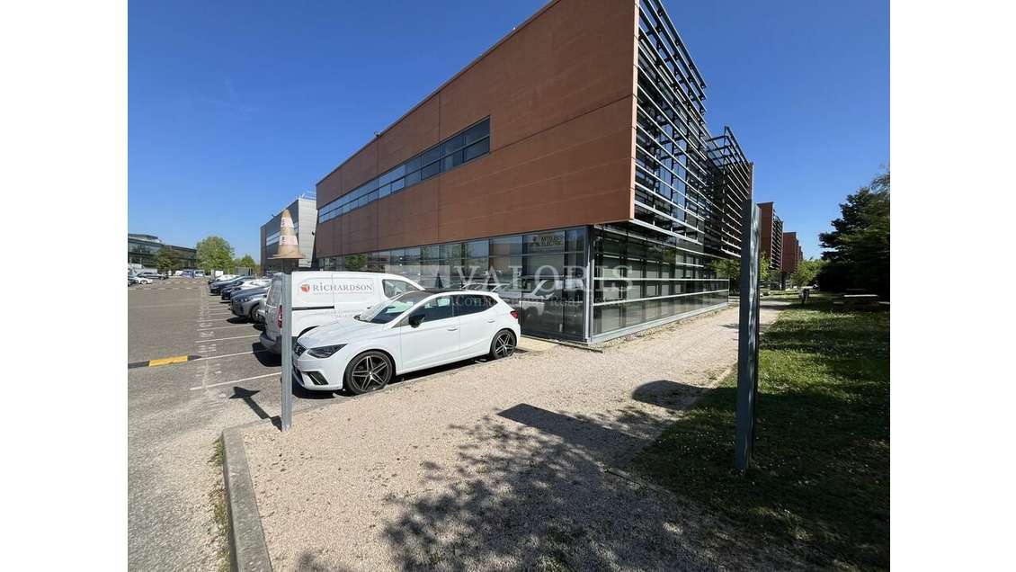 SAINT PRIEST - MIXTE ACTIVITE ET BUREAUX à louer