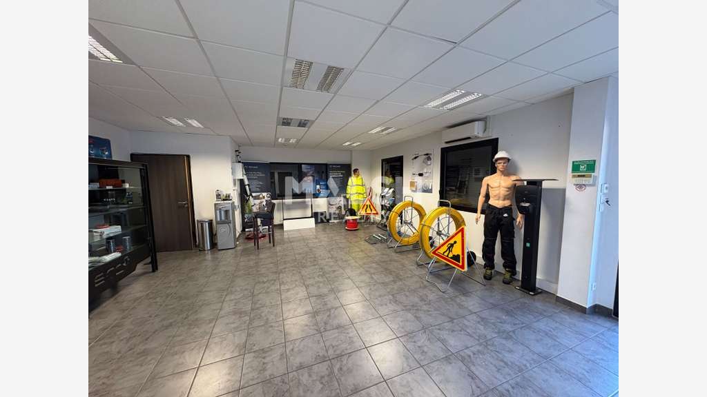 Loue local d'activités récent 372m² à Saint Priest
