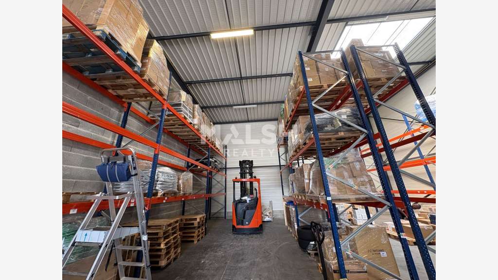 Loue local d'activités récent 372m² à Saint Priest