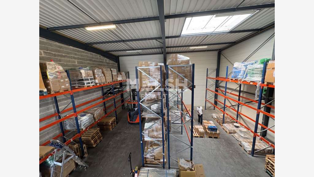 Loue local d'activités récent 372m² à Saint Priest