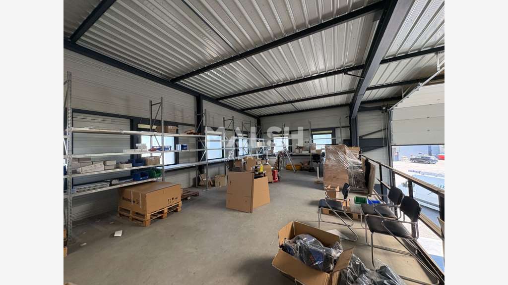 Loue local d'activités récent 372m² à Saint Priest