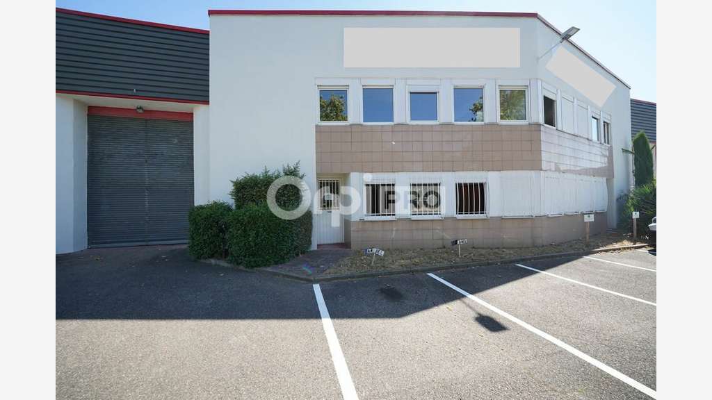 Local d'activité de 370m² à louer à Saint Priest