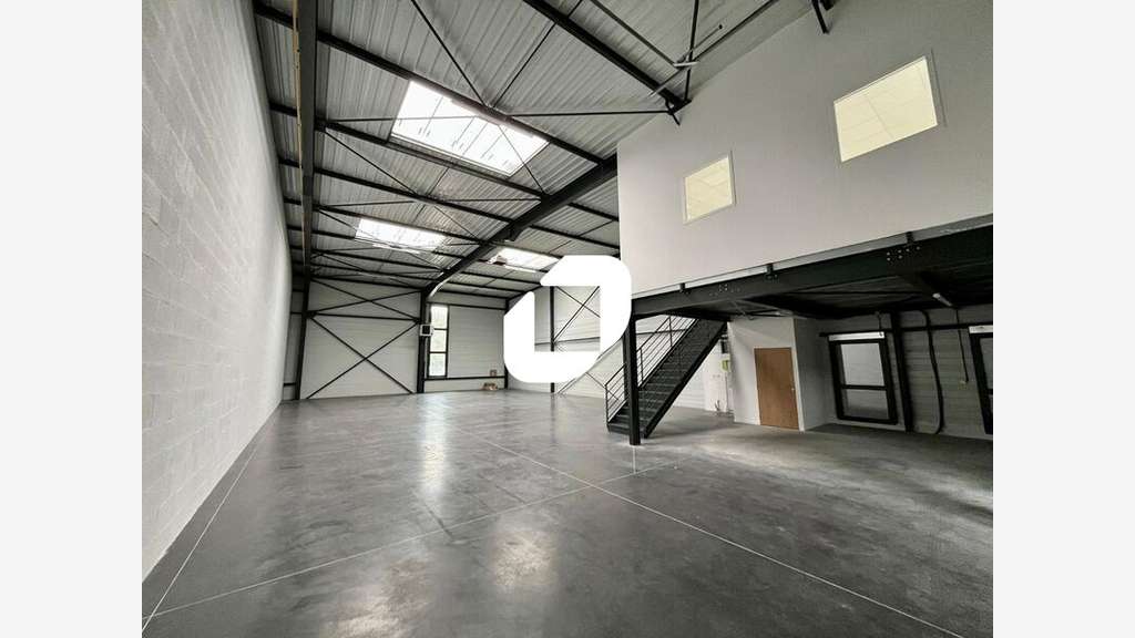 A louer Local d'activité 357m² Saint priest