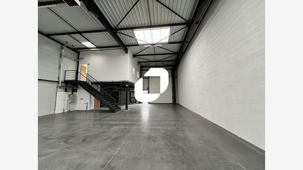 A louer Local d'activité 357m² Saint priest