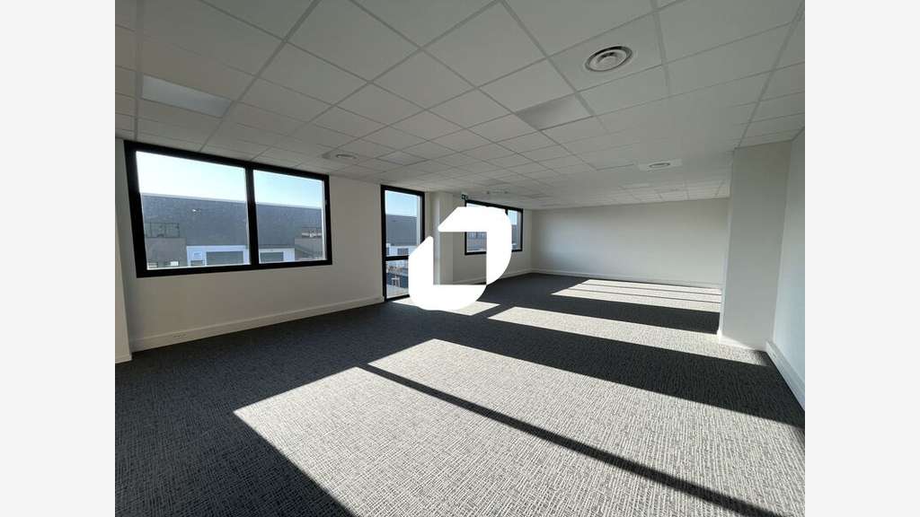 A louer Local d'activité 8943m² Saint priest
