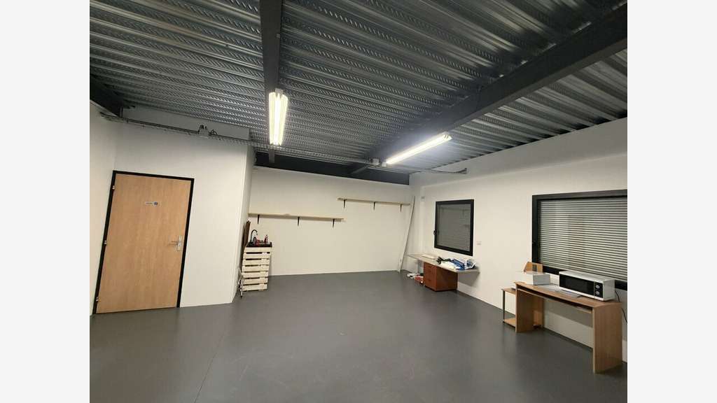 Loue local d'activité atelier 340m² à Saint Priest