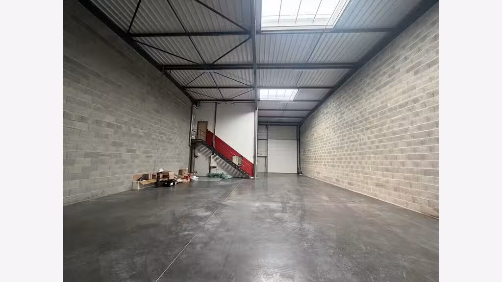 Loue local d'activité atelier 340m² à Saint Priest