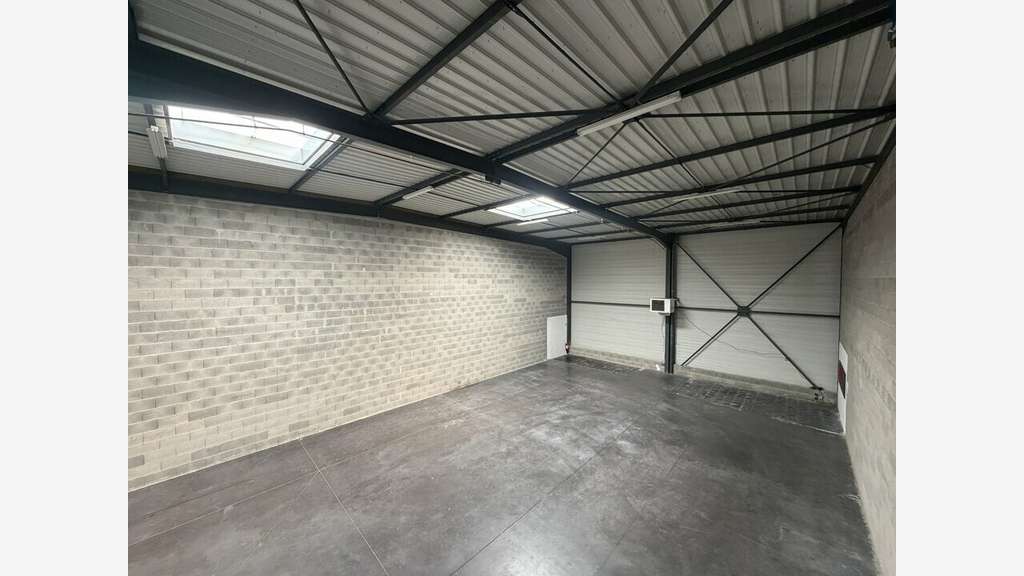 Loue local d'activité atelier 340m² à Saint Priest