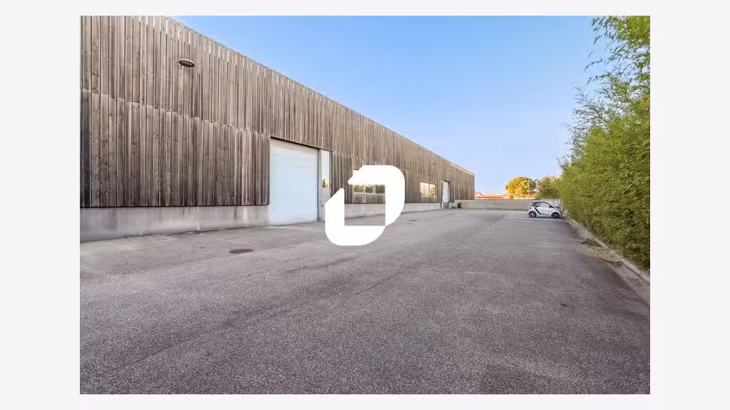 A louer Local d'activité 1000m² Saint priest