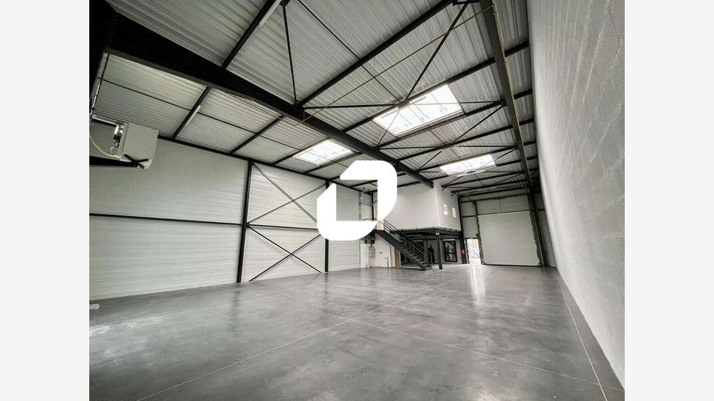 A louer Local d'activité 357m² Saint priest