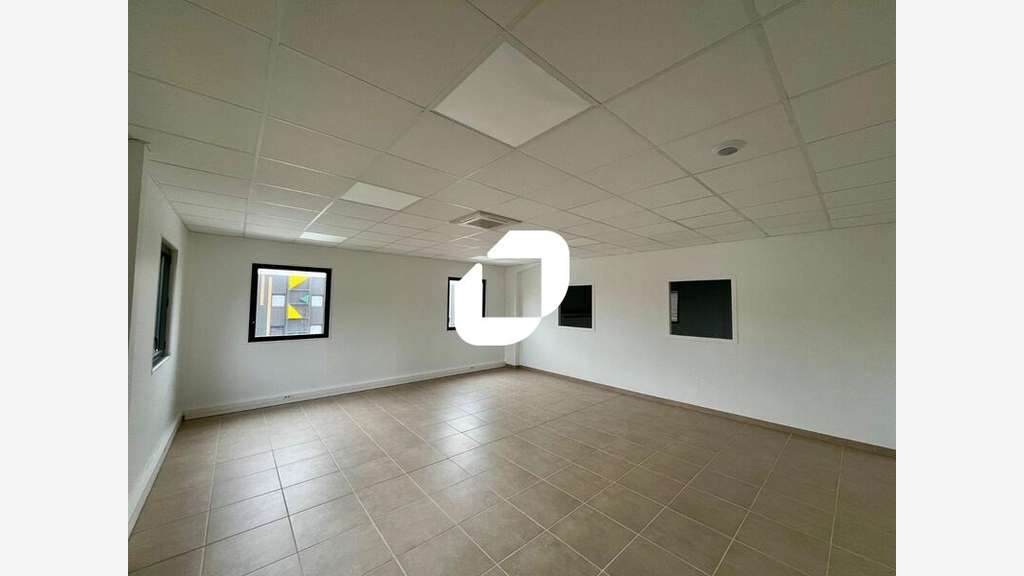 A louer Local d'activité 357m² Saint priest