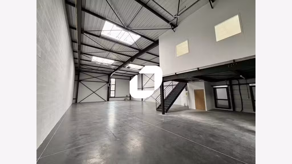 A louer Local d'activité 357m² Saint priest