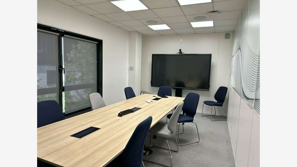 SAINT-PRIEST - MIXTE ACTIVITES-BUREAUX à louer