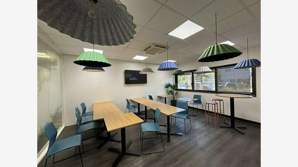 SAINT-PRIEST - MIXTE ACTIVITES-BUREAUX à louer