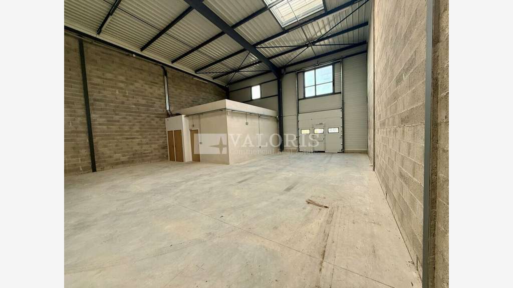 A louer local activité 176m² St-Quentin-Fallavier