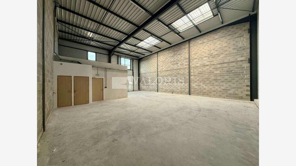 A louer local activité 176m² St-Quentin-Fallavier