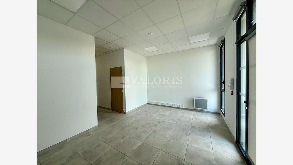A louer local activité 176m² St-Quentin-Fallavier