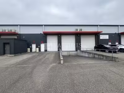 SAINT QUENTIN FALLAVIER - LOCAL D'ACTIVITE -