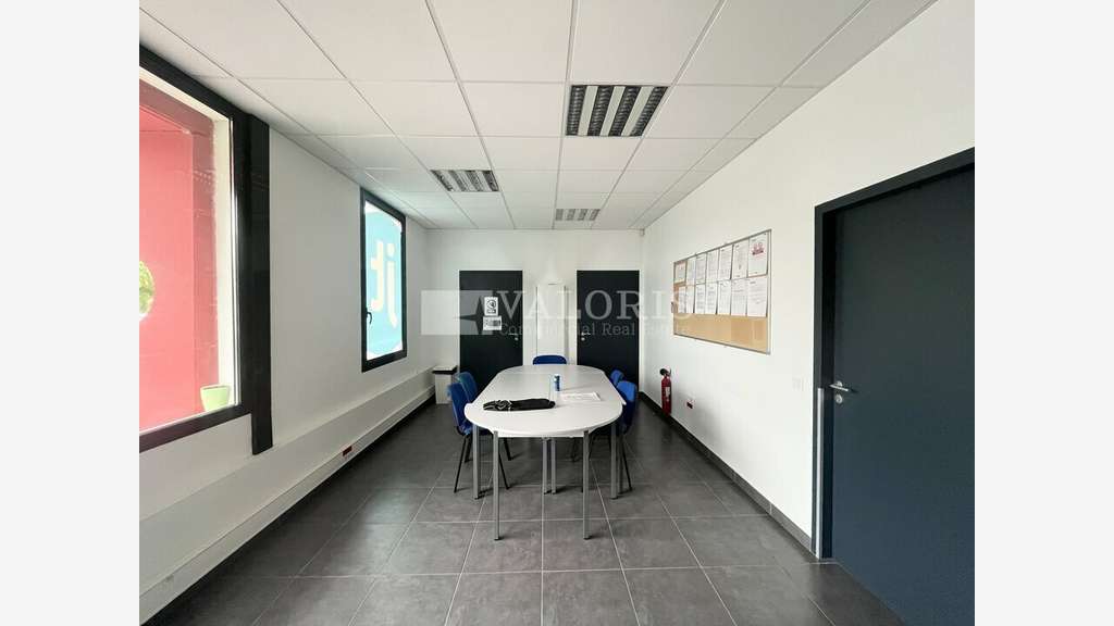 Loue local d'activité 341m² St Quentin Fallavier