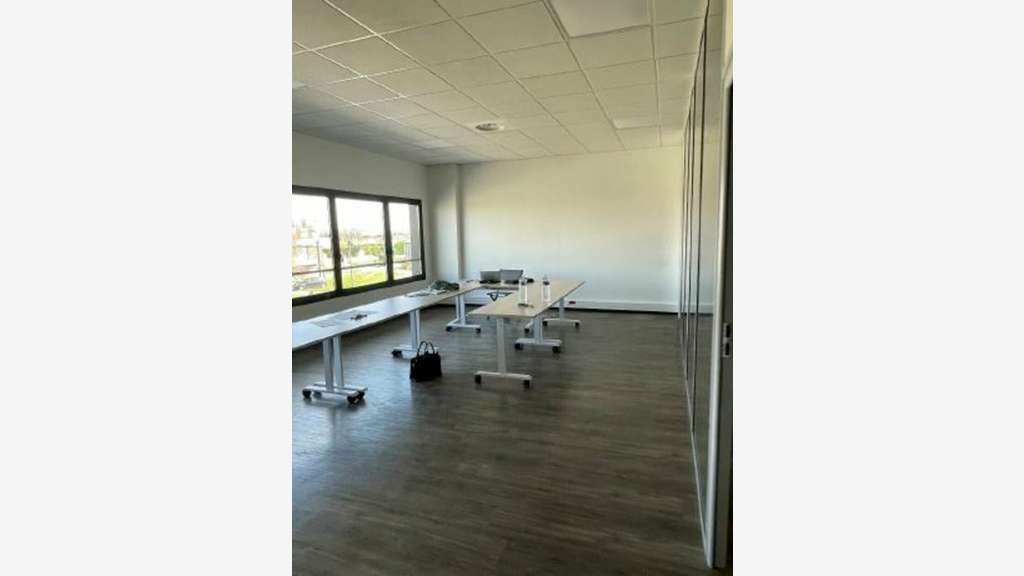 Loue local activités 341m² à St-Quentin-Fallavier