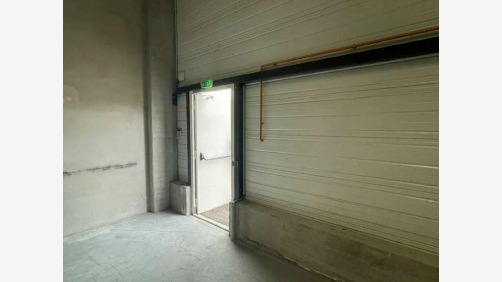 Loue local activités 341m² à St-Quentin-Fallavier