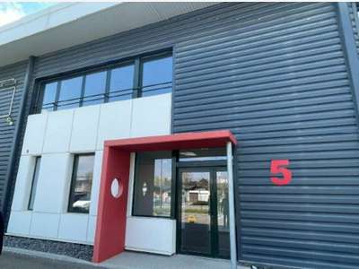 Loue local activités 341m² à St-Quentin-Fallavier