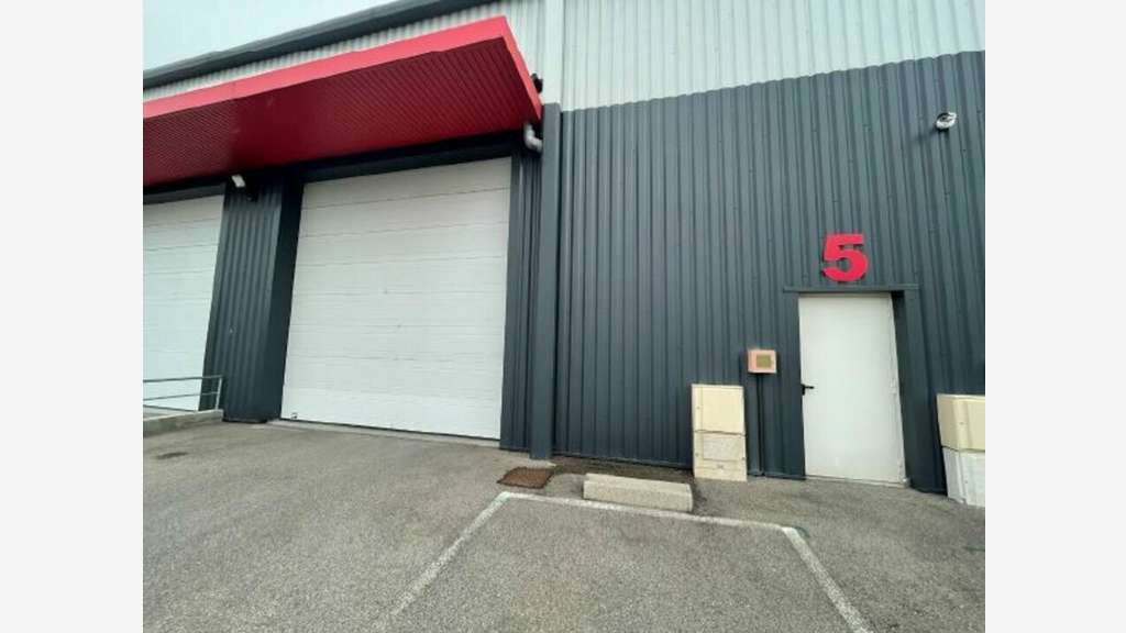 Loue local activités 341m² à St-Quentin-Fallavier