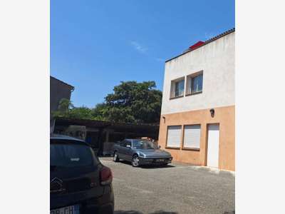 À louer 2 entrepôts avec bureau à Saint-Raphaël