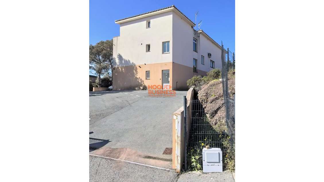 Location local 43,75m² Saint-Raphaël zone Genêts