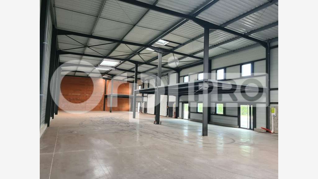 Cellules à partir de 210m² à louer à Saint-Rémy