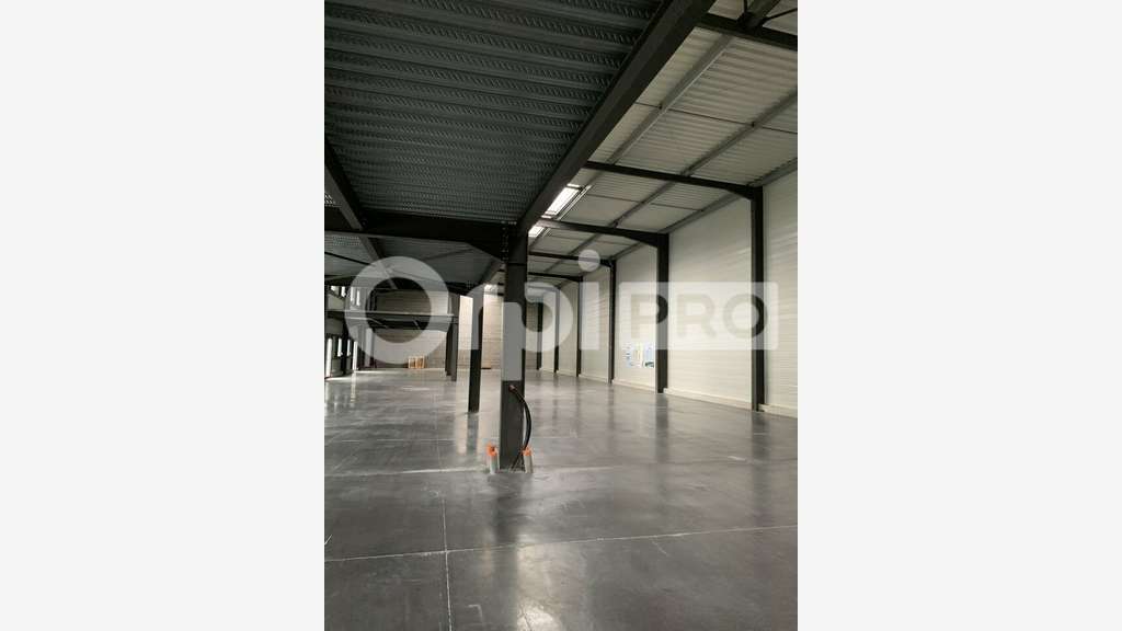 A louer entrepôt neuf de 630m² à Saint-Rémy