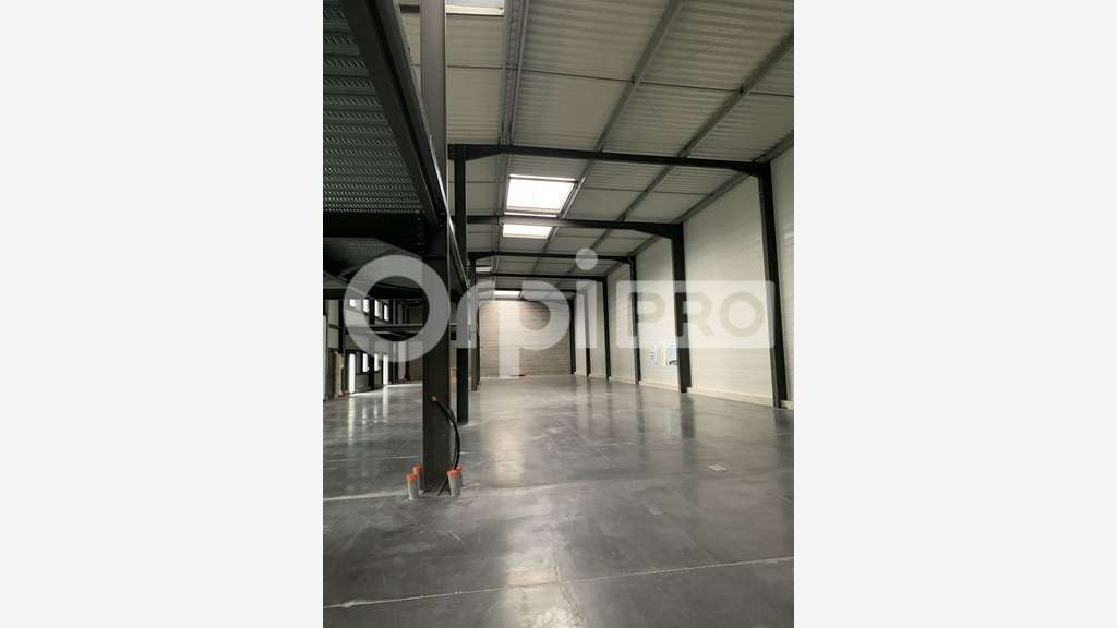 A louer entrepôt neuf de 630m² à Saint-Rémy