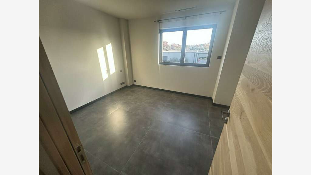 Local mixte 170m² à louer à Saint-Rémy-de-Provence