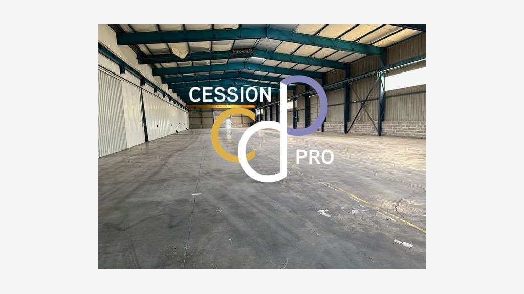 Location hangar 1700m² en za Saint Rémy de Pce