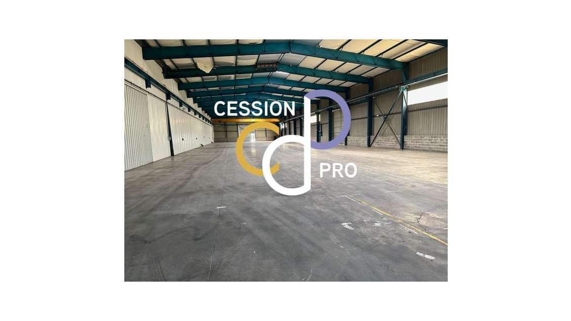 Location hangar 1700m² en za Saint Rémy de Pce