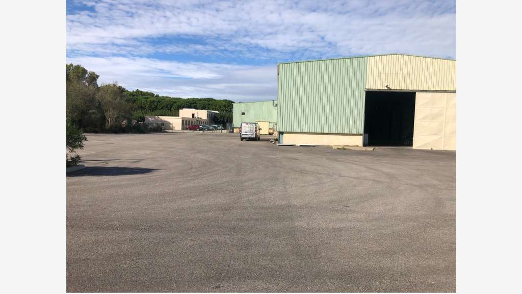 LOCAL 800M2 SAINT REMY DE PROVENCE