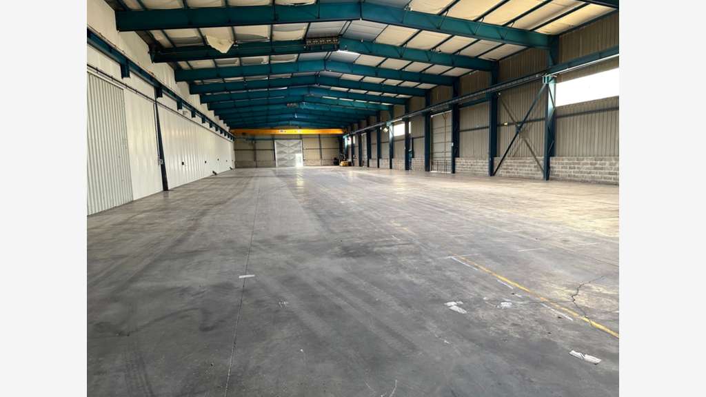 LOCAL 1700M2 SAINT REMY DE PROVENCE