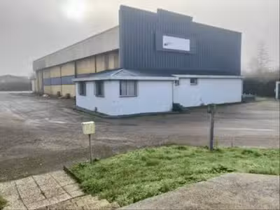 À vendre ou à louer locaux 1250m² à St-Romain 