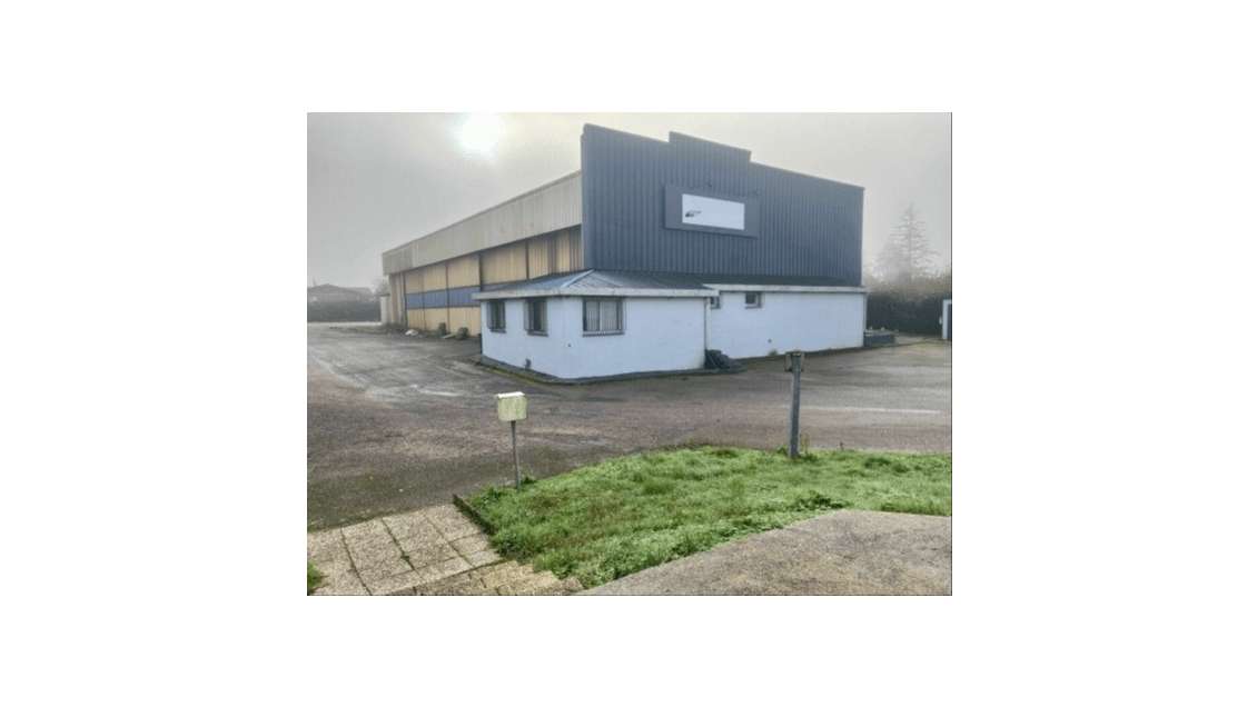 À vendre ou à louer locaux 1250m² à St-Romain 