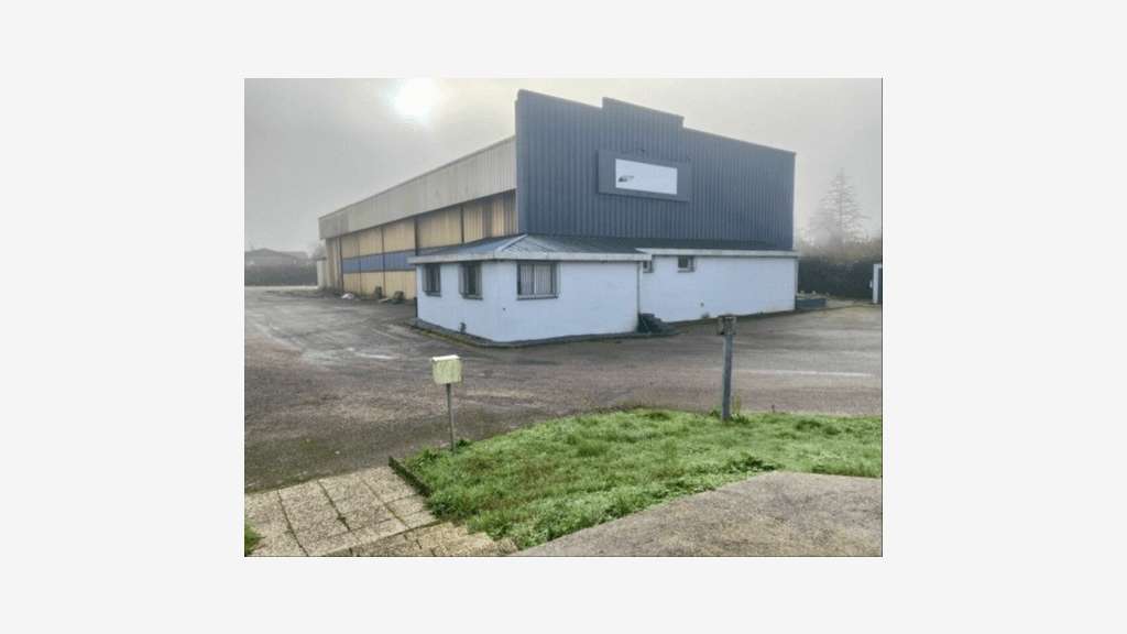 À vendre ou à louer locaux 1250m² à St-Romain