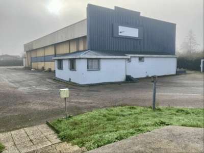 À vendre ou à louer locaux 1250m² à St-Romain