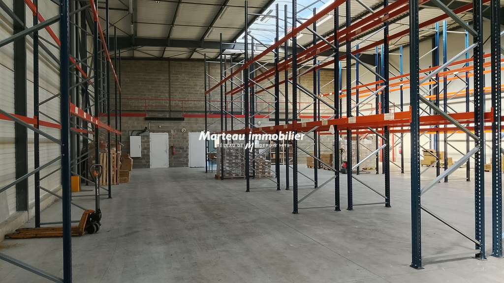 A louer bâtiment d'activité 1220m² à St Saturnin