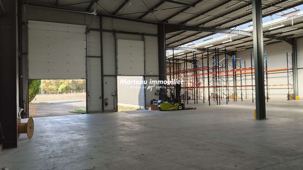 A louer bâtiment d'activité 1220m² à St Saturnin
