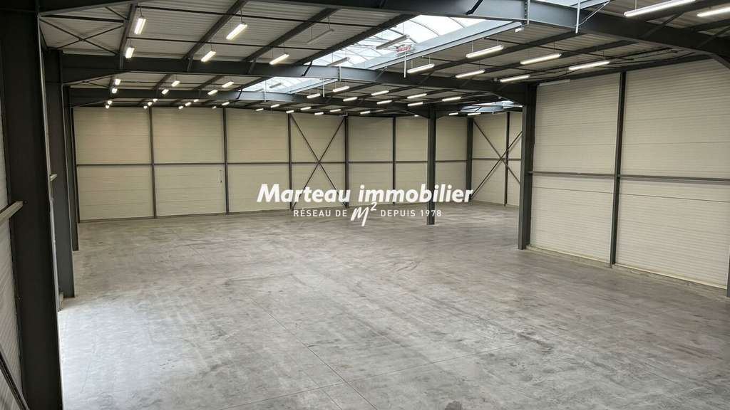 A louer bâtiment d'activité 1220m² à St Saturnin