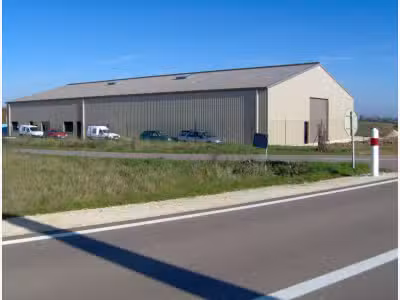À vendre ou à louer un entrepôt de 920 m² proche d