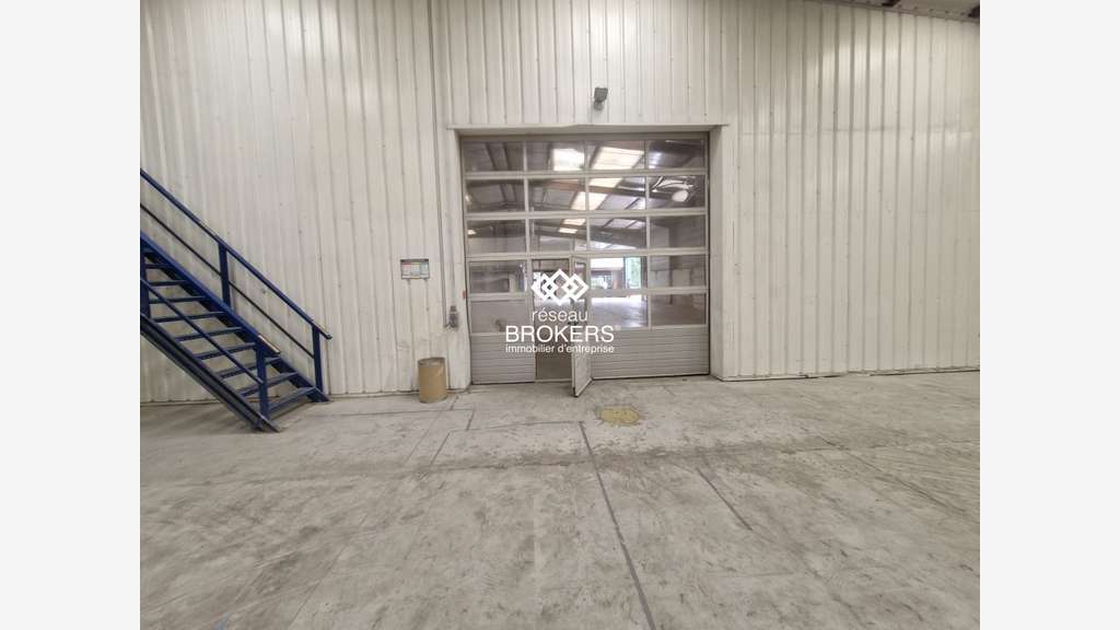 A louer bâtiment industriel 1050m² Saint-Soupplets