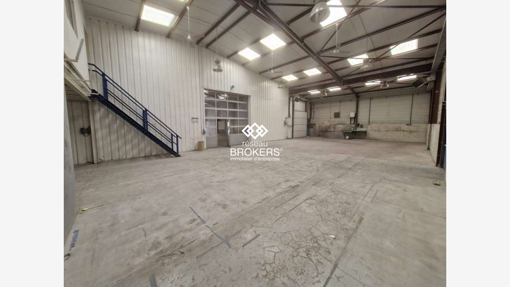 A louer bâtiment industriel 1050m² Saint-Soupplets