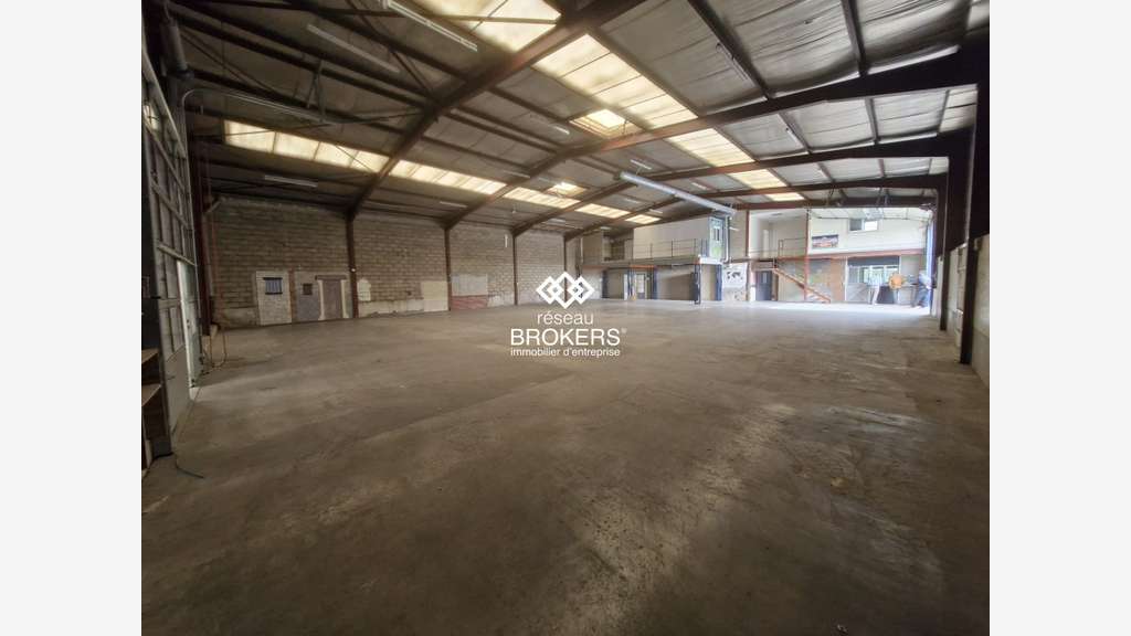 A louer bâtiment industriel 1050m² Saint-Soupplets