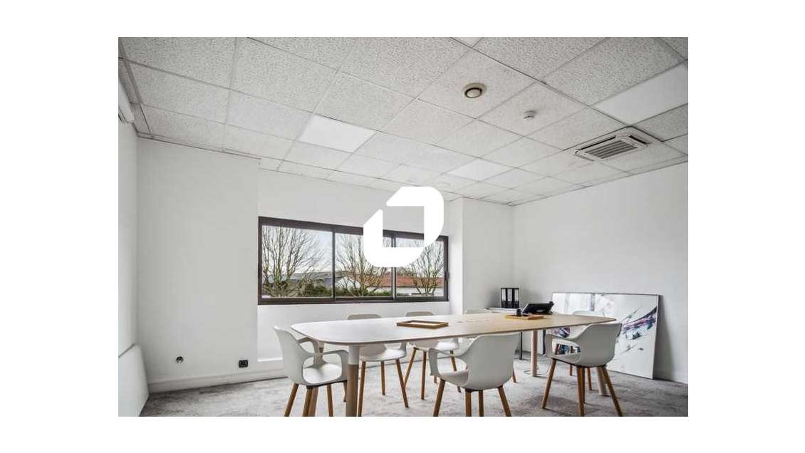 A louer Local d'activité 1793m² Saint soupplets