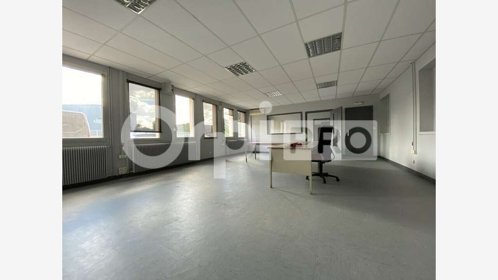 Loue bâtiment de 1040m² Saint Symphorien d'Ozon